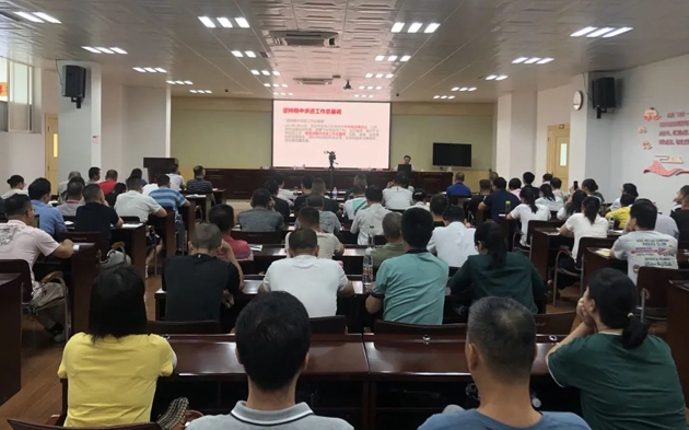 “勞模工匠進學(xué)校、思政教師進企業(yè)”活動丨“思政課”從三尺講堂搬到企業(yè)一線