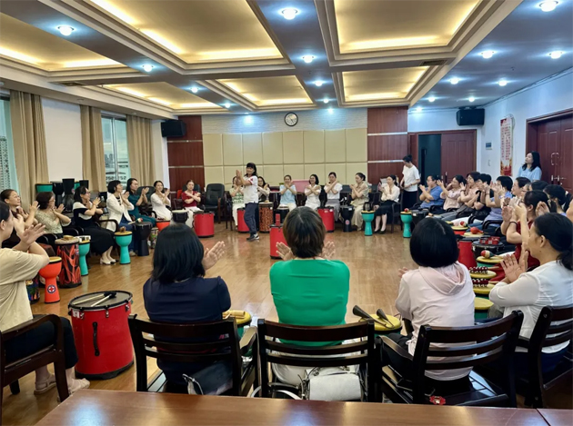 梧州市總工會(huì)女職工委員會(huì)開(kāi)展“黨旗領(lǐng)航聚合力，情暖巾幗綻芳華” 主題活動(dòng)