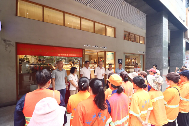 暖心暖“衛”│梧州市總工會2025年環衛工人愛心早餐活動啟動