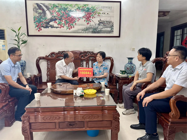 情系勞模 溫暖同行｜梧州市總工會國慶中秋節前走訪慰問困難勞模代表