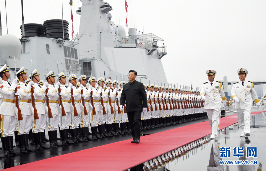 習近平出席慶祝人民海軍成立70周年海上閱兵活動