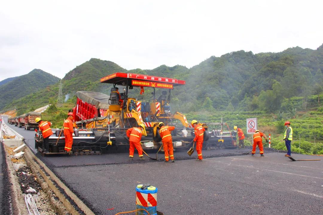 蒙山縣總工會賀巴高速公路蒙山段在有序復工