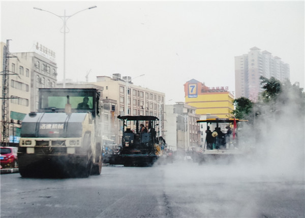《為了大道的暢通》--陳炫攝.jpg